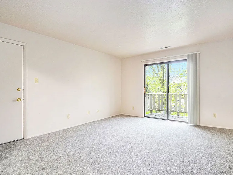 Hickory Village Apartments — Photo 47