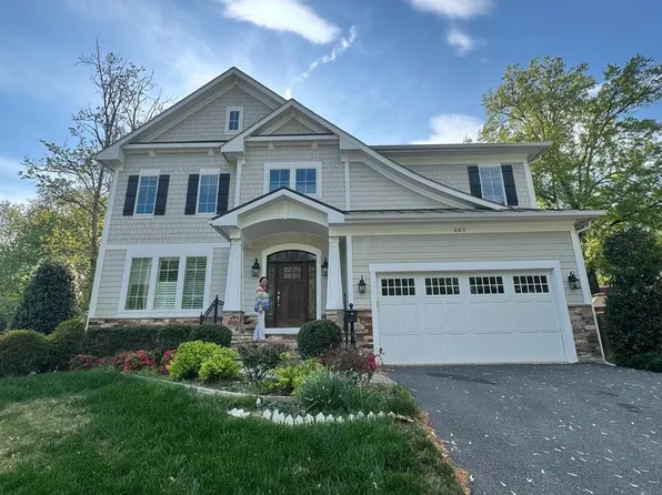 605 Meadow Ln SW, Vienna, VA 22180