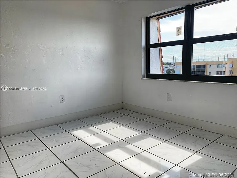 1325 W 68th St #514 — Photo 14