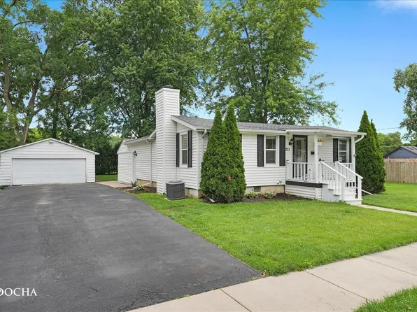 221 Boulevard St, Sandwich, IL 60548