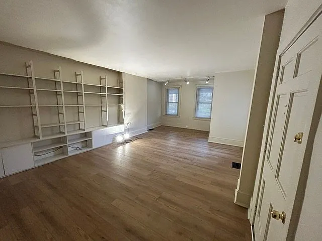 231 W 14th St #1 — Photo 3