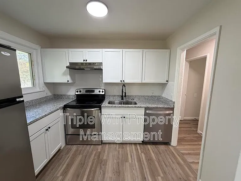 945 Paddock Dr — Photo 13