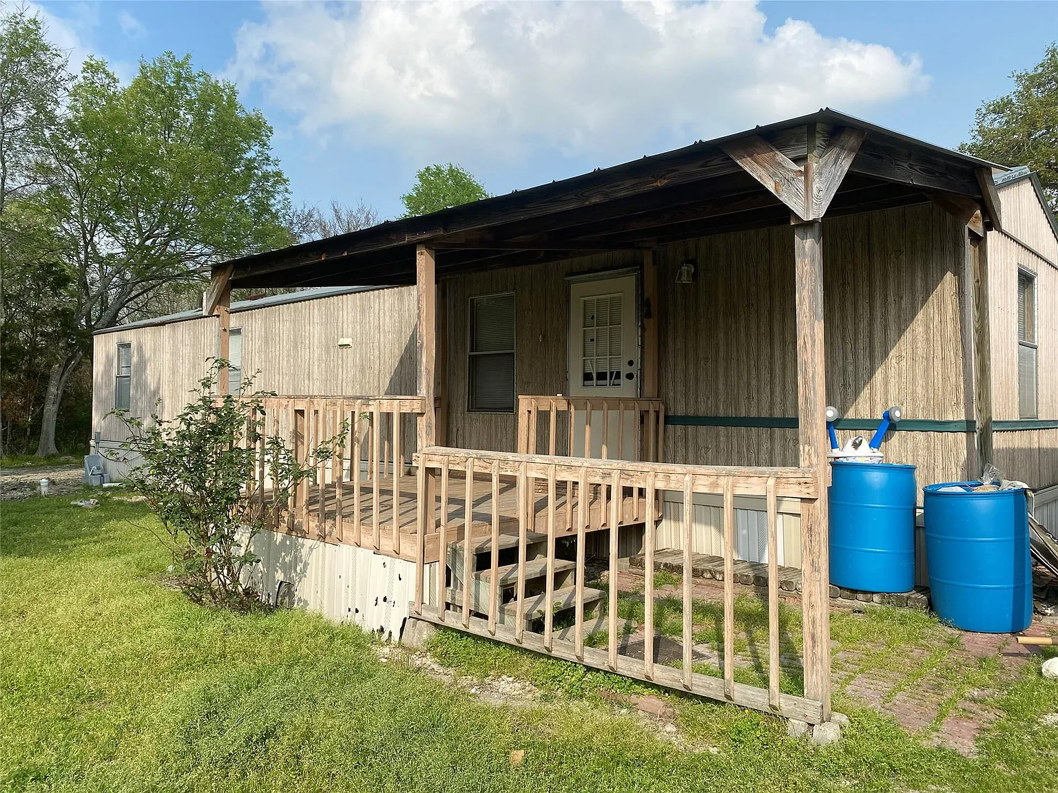 3 bed, 1.0 bath, 784 sqft, $900 — Photo 2