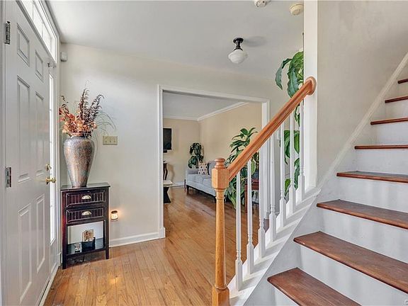 4th image of 15111 Alderwood Turn