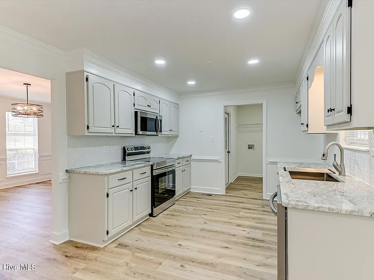4688 Perry Mill Cir — Photo 12