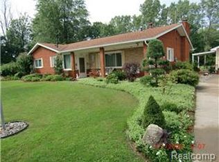 38894 S Huron Rd, New Boston, MI 48164