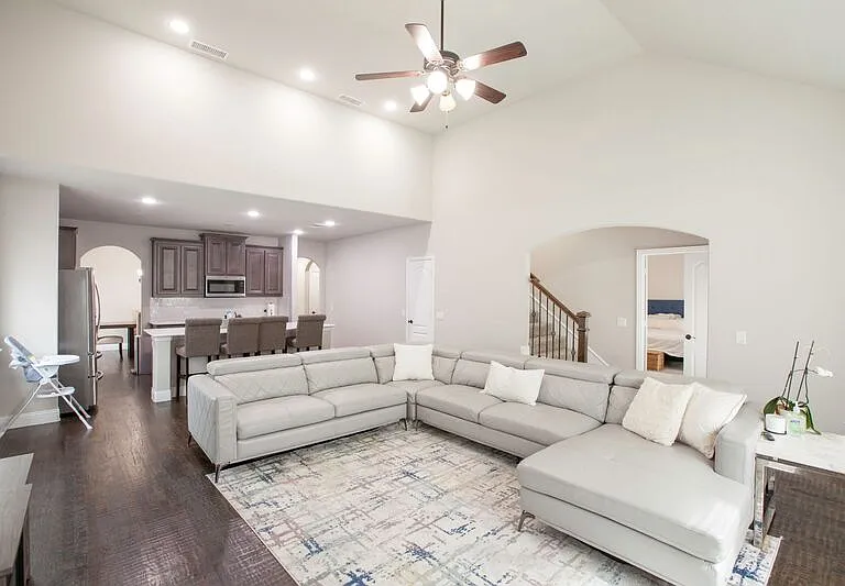 1501 Laurence Ln — Photo 6