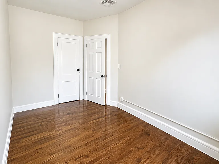 13-15 McKay Ave #2L — Photo 13