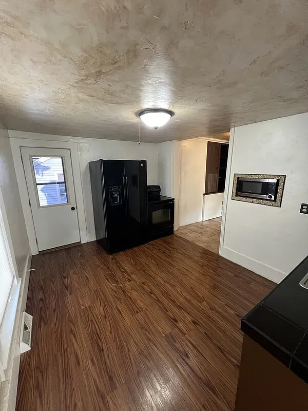 1 bed, 1.0 bath, $999 — Photo 3