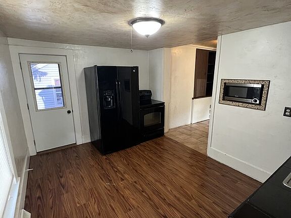 3rd image of 105 South St