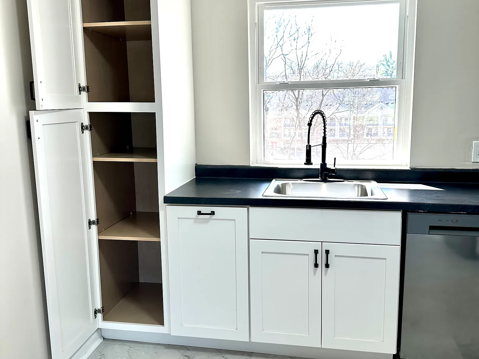 2 bed, 900 sqft, $1,350 — Photo 3