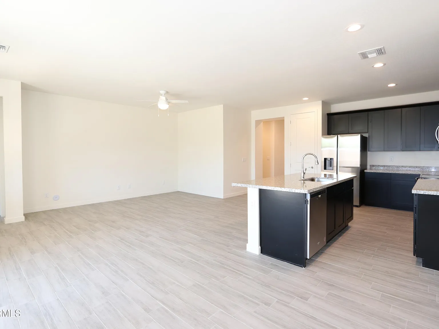 4 bed, 2.0 bath, 1724 sqft, $2,200 — Photo 2