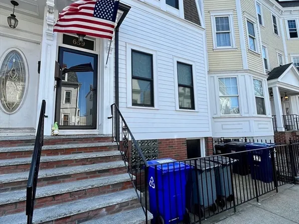 659 E 6th St, South Boston, MA 02127