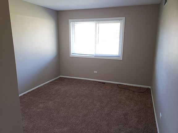 5th image of 584 Rush St APT A