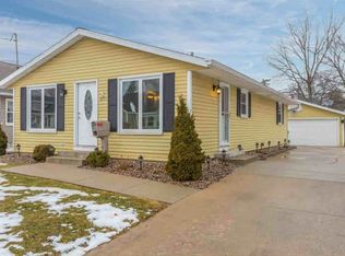890 Christiana St, Green Bay, WI 54303
