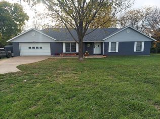2814 S Country Club Dr, Jefferson City, MO 65109