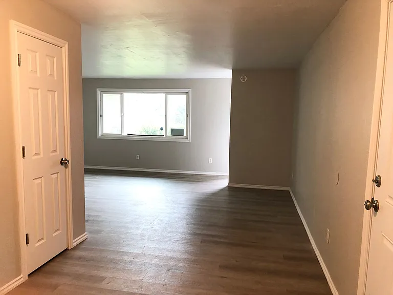 EM1112-B — Photo 6