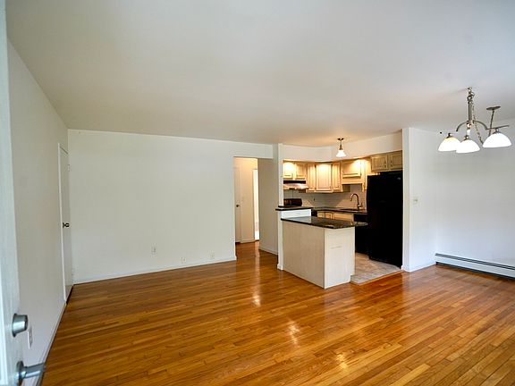 2nd image of 5004 Christopher St #5004