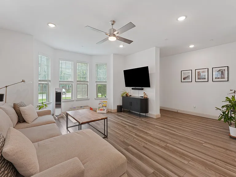 6028 Silverado Trl — Photo 2