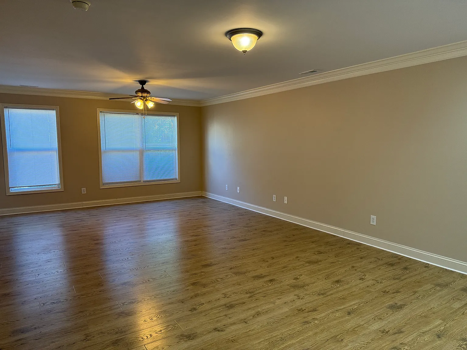 3 bed, 1250 sqft, $1,645 — Photo 2