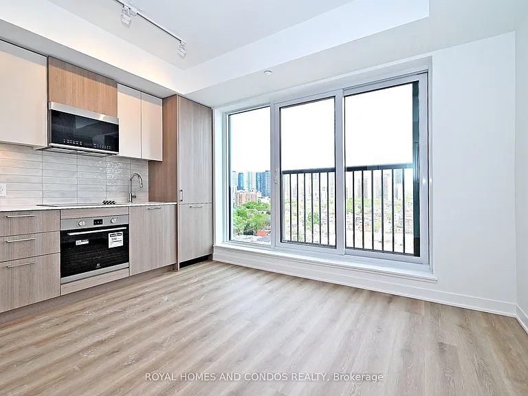 10 Oak St #1510 — Photo 9