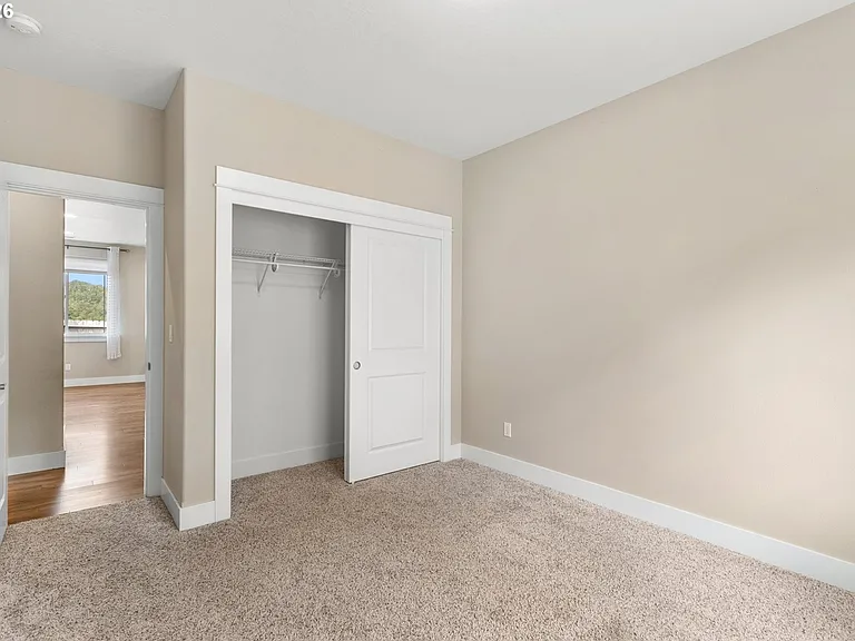 110 Flangas Ave — Photo 13