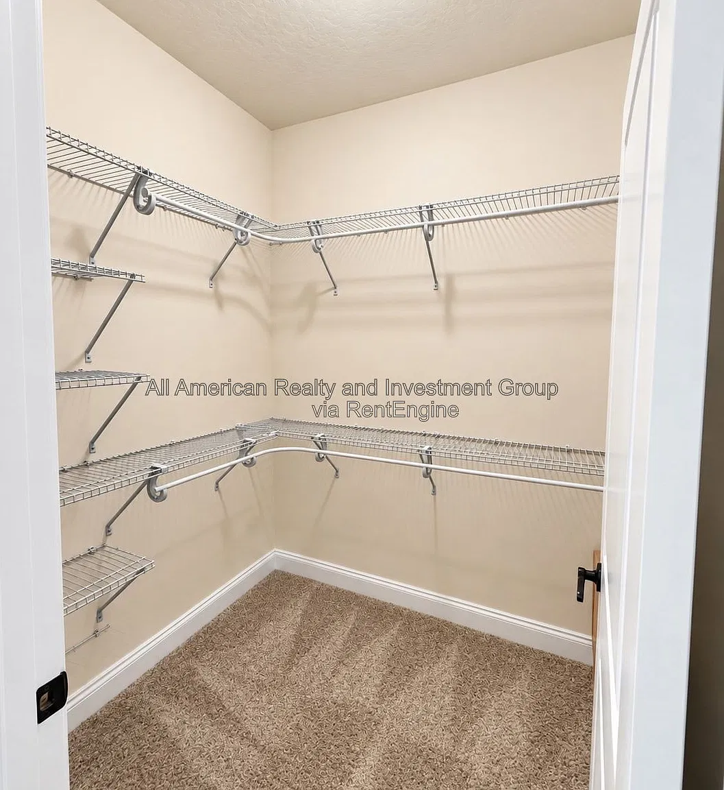 4 bed, 2.0 bath, 2117 sqft, $2,300 — Photo 4