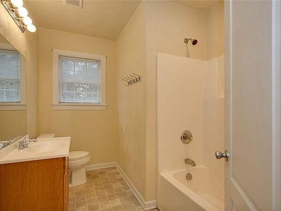5th image of 3002 Churchland Blvd #A