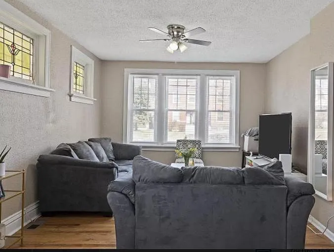 1828 Allen Ave — Photo 2