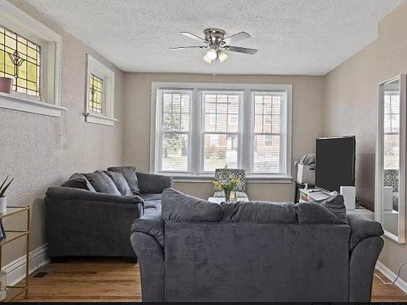 2nd image of 1828 Allen Ave