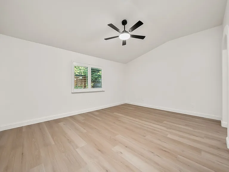302 Carlina Ct — Photo 11