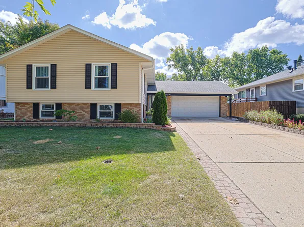 819 Robinson Ave, Streamwood, IL 60107