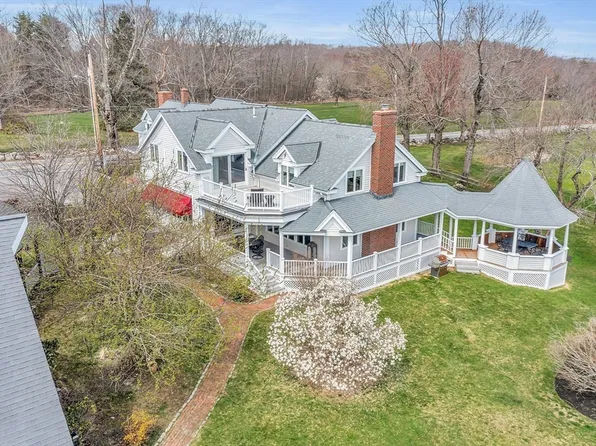 995 Oak Hill Rd, Fitchburg, MA 01420