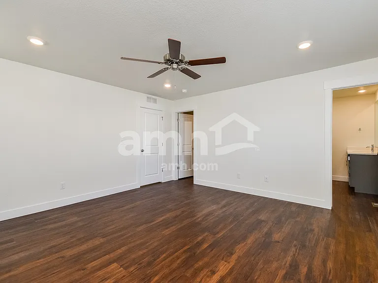 7618 Mardale Ln — Photo 11