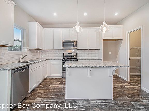 3rd image of 1566 Carolyn Dr