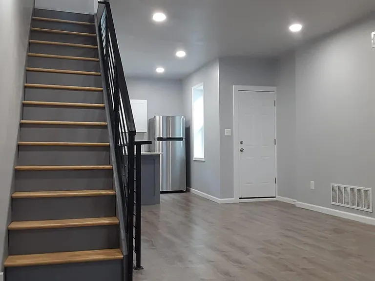 574 E Herman St — Photo 2