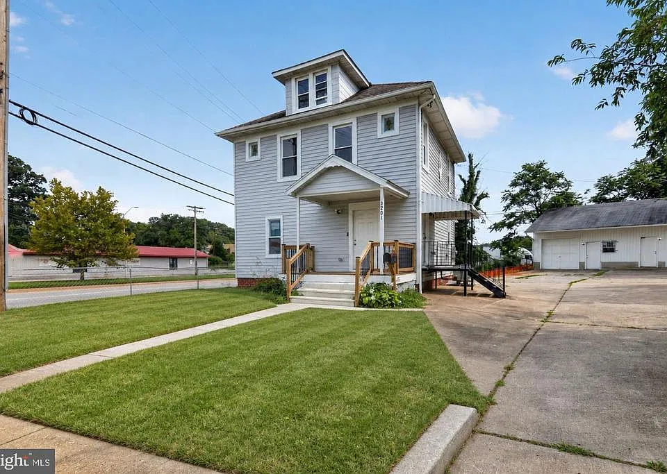 3201 Magnolia Ave
