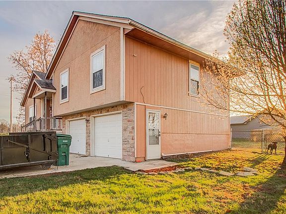 2nd image of 202 N Texas St