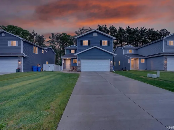 5382 Rural Terrace Ct, Waterford, MI 48329