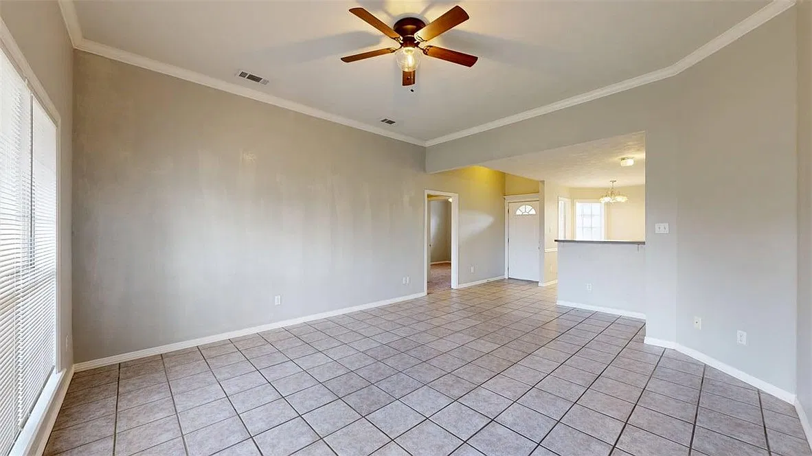 4 bed, 3.0 bath, 1494 sqft, $2,400 — Photo 4