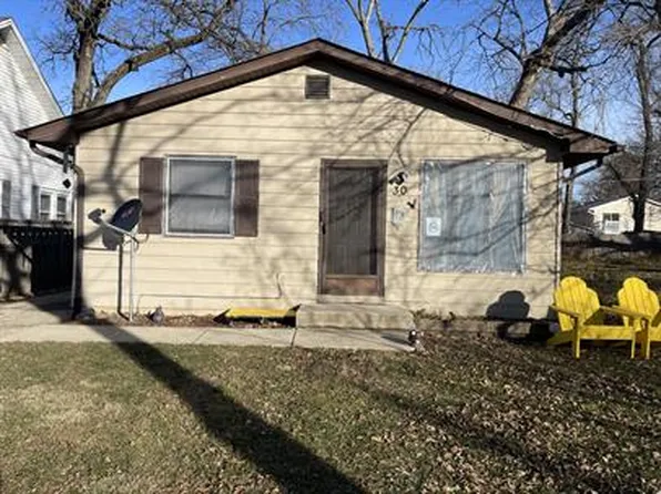 30 Woodland Dr, Round Lake Beach, IL 60073