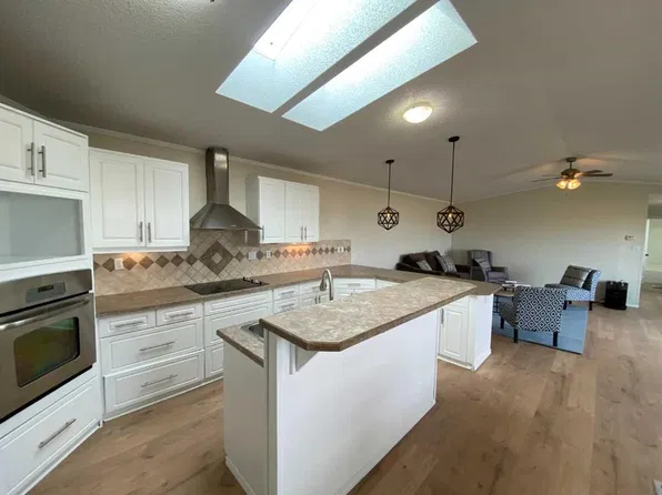 127 W Meadowplace Dr E, Brooks, AB T1R 0X1