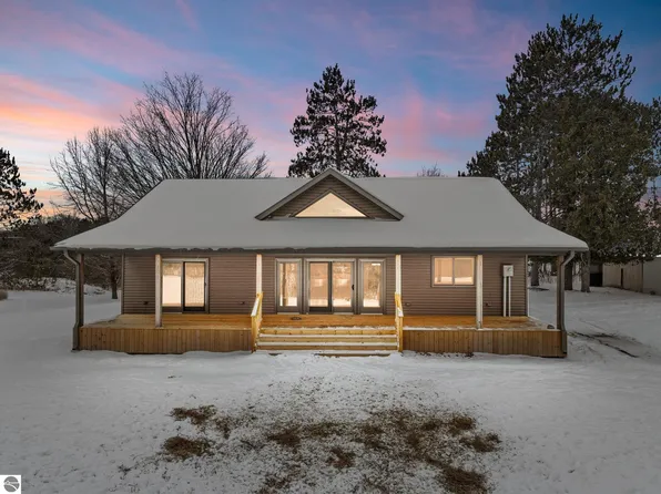 21606 230th Ave, Tustin, MI 49688