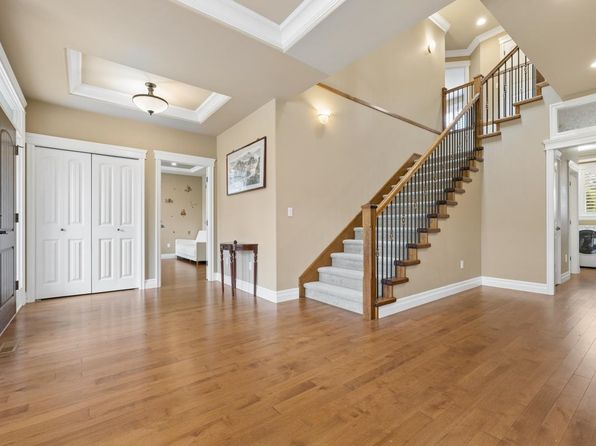 4 bedroom rental in Surrey — photo 6