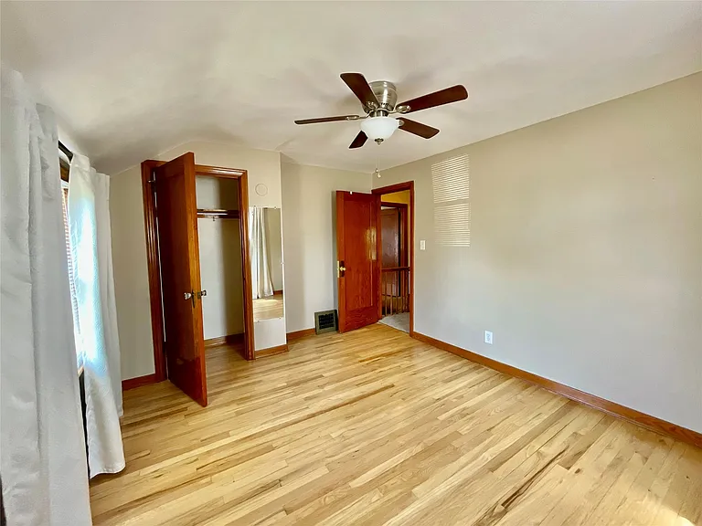 2727 Hall St — Photo 6