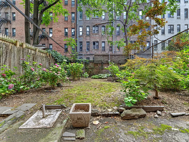 326 E 94th St #1E — Photo 1