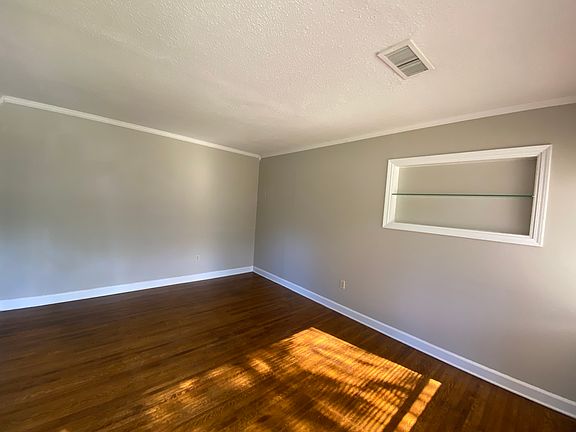 3rd image of 4820 Avondale Ave