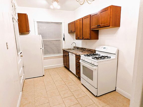 ALL NEW KITCHEN! Please note, pics were taken in the evening, much brighter during the day!