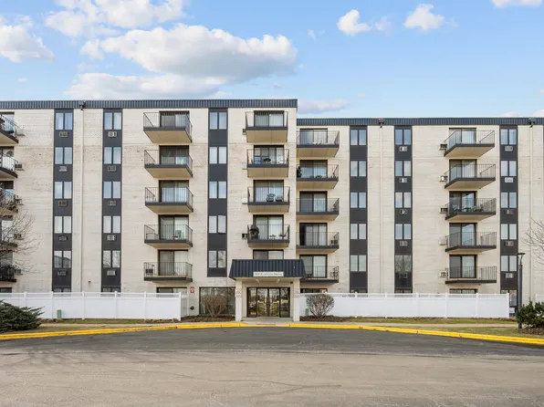 9118 W Elmwood Dr APT 3K, Niles, IL 60714