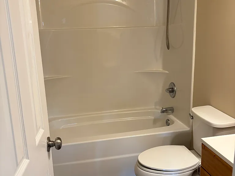 204 Westview Dr #B — Photo 7